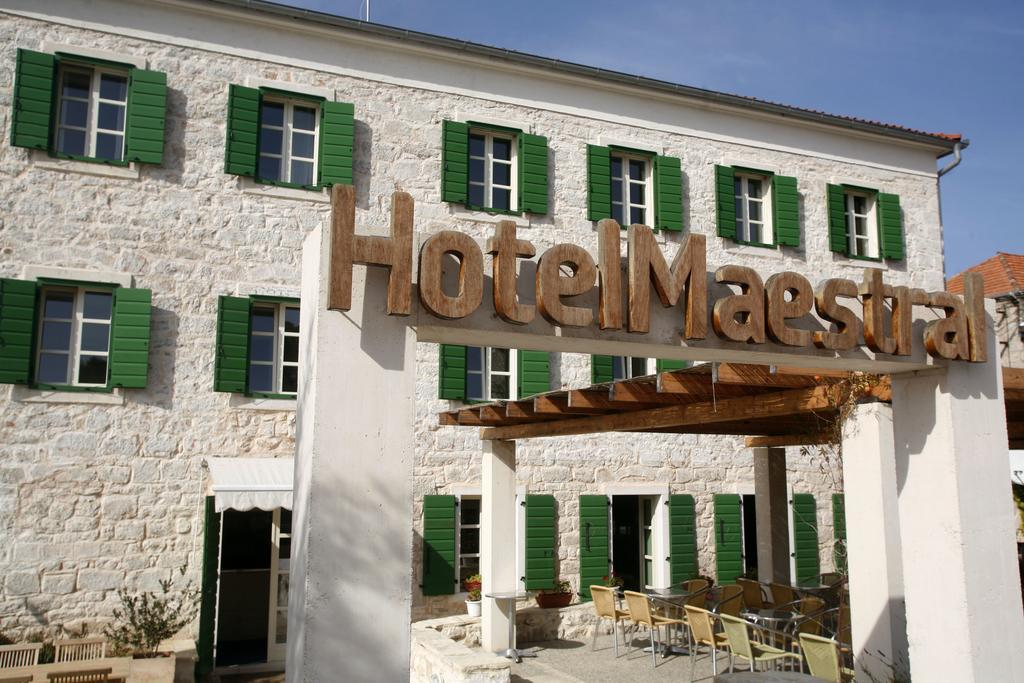 Hotel Maestral Prvić Luka エクステリア 写真